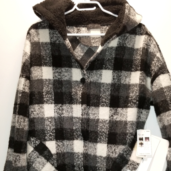 RD Style Jackets & Blazers - RD STYLE black & white plaid shacket/button up jacket with sherpa lined hood.